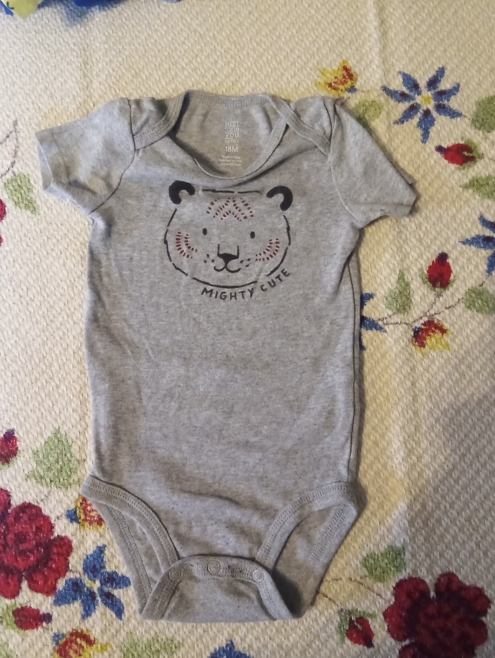 Gray 'Mighty Cute' Bear Graphic Baby Bodysuit - 18M